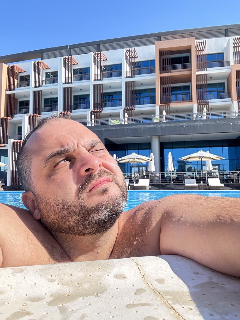 أنا عارف ، هي صعبة الحياة ،كلها صعبة، الشغل صعب، والتعامل مع الناس صعب، وإن الواحد يعمل فلوس صعب، والجواز صعب، وإن احنا نروح الشغل كل يوم عشان دخل لا يكفى بردوا صعب.

بس سيدنا عمر بن عبد العزيز  قال جملة تكتب بماء الذهب..
قال: لو أن الناس كلما استصعبوا أمرًا تركوه، ما قام للناس دنيا ولا دين ...

علشان كده أنا بقول ان ما ينفعش نبطل نعمل حاجة
 أو ما نحاولش عشان الحاجة دي صعبة، لأن هي دي الدنيا.

ربنا يسهّل ليا وليكم كل الصعاب. 
#مصطفيات