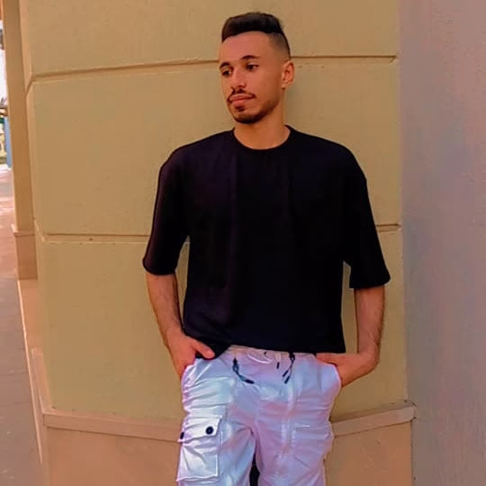 أنا جديد هنا بتمني اعرف ناس جميله شبه قلوبكم ❤️