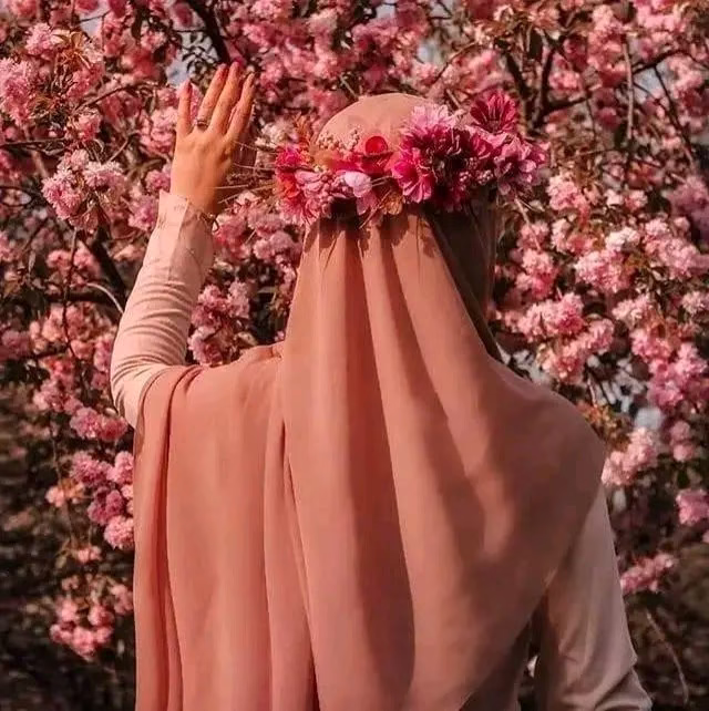 أدعُ الله أن يهبني الاعتدال بالشعور مهما بلغ عمقه، أن لا أفرط بالشعور ثم اتأذى، أن لا أقسى حتى أنسى كيف أعطف، وألين حتى أنسى كيف أقسو، اللهم الوسطية والاتزان 💜🌸