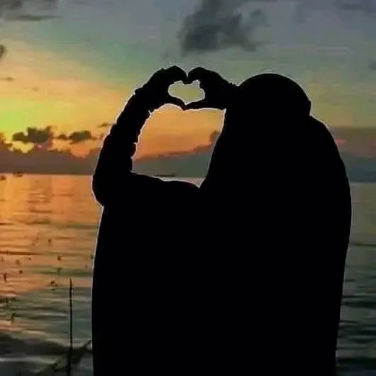 #رسالةٌ لكلِّ اخت ترتدي النقاب او الخمار :

اعلمي أنَّ الله يحبُّكِ حتَّێ حبَّبّ السّتر إليكِ 

فاثبُتي ولا تأبهي لكلامِ المتبرّجات 

🥰 فهنَّ لم يذقنَ حلاوةَ السِّتر 🥰

لأنّهنَّ منغمساتٌ في صيحات الموضة والتَّعرّي 

احبكن فى الله 🫂💚

اللهم ثباتك 🫶🤲💚