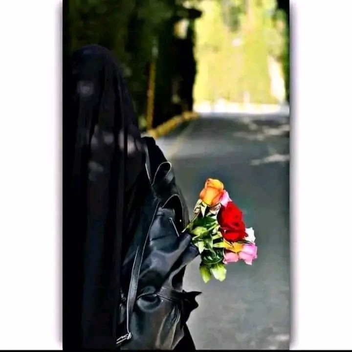 قال النبي صلِّ اللَّه عليه وسلم: (لا يقبل الله صلاة حائضٍ إلّا بخمار).