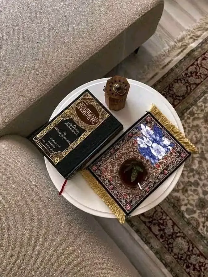 ‏أتمنى ان يُقال عني بأني كُنت من الحنية أهل ومن الوّد صاحب ومن العِشرة ليّن .. أتمنى أن أكون خفيفًا قريبًا للقلب تُحِب الناس رؤياي ، أترك أثرًا لطيفًا على قلوب مَن حولي أتمنى مَن يذكرني في حديثه يقولُ:
«خيرُ الرفيق🤎🪴».