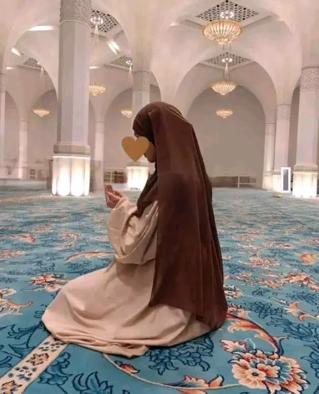أدركتُ أنّ الدُّنيا كلَّها بِلادُ غُربة... 👌🏻❤️‍🩹

فمن أرادَ وطناً آمناً فليلجأ إلى الله..💖

✨"فَفِرُّواْ  إِلَىٰ  اُللّٰه ..."✨

#بالله_الواثقة  💜
