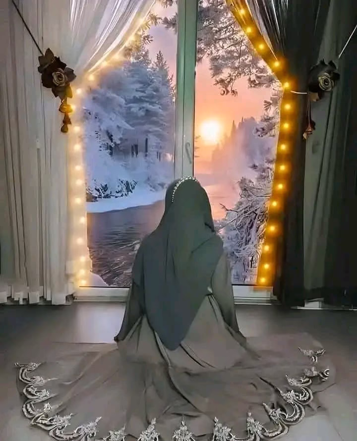 "اللَّهُمَّ اجْعَلْ دَعَوَاتِنَا لَا تُرَدُّ، وَهَبْ لَنَا رِزْقًا لَا يُعَدُّ، وَافْتَحْ لَنَا بَابًا لِلْجَنَّةِ لَا يُسَدُّ."🤲❤