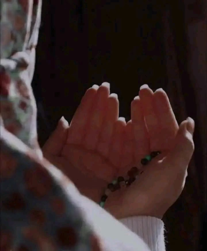 - اللهم لك الحمد لله حتى ترضى ولك الحمد اذا رضيت ولك الحمد بعد الرضا .🤲🏻🤍