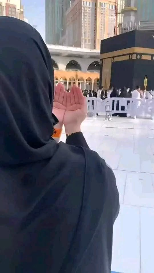 "إِنَّ الصَّلَاةَ عَلَى النَّبِيِّ تِجَارَةٌ فَاظْفَرُّ بِهَا تَنْجُو مِنْ الدَّرَكَاتِ."
اللهم صل وسلم وبارك على سيدنا محمد ❤