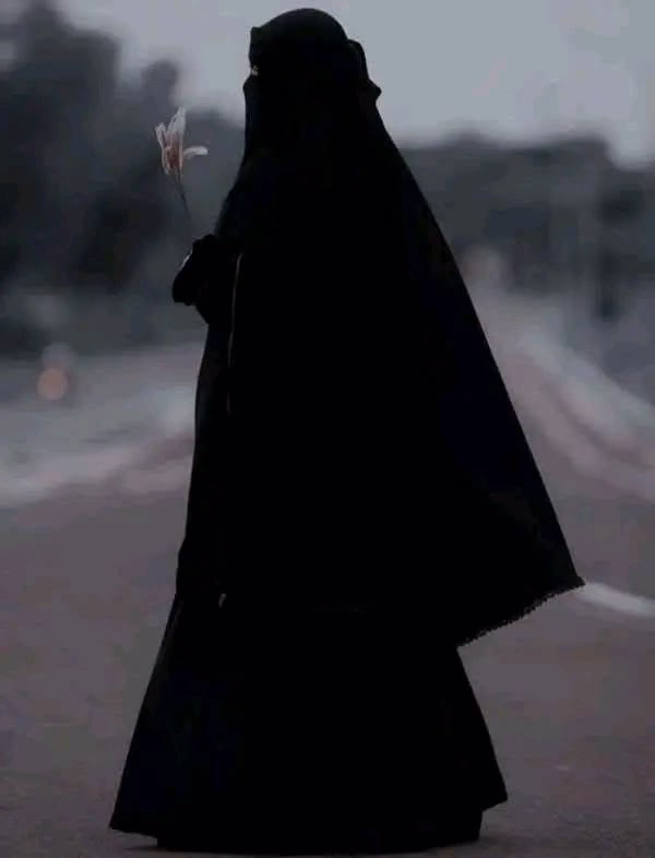 ‏"لم أجِد سوى القرآن مؤنِسًا ، ولم أجد أوفى من القرآن صاحبًا ، رفيق السفرِ والحضر ، الهم والسرور ، عزيزًا في معانيه ، جليلًا بمقاصِده ، تُستَقى منه الحِكمة ، وتُرفَع بهِ الهمة ، وتطمئن إليه الأفئدة .. هذا هو القرآن !" 💜⁦☘️⁩