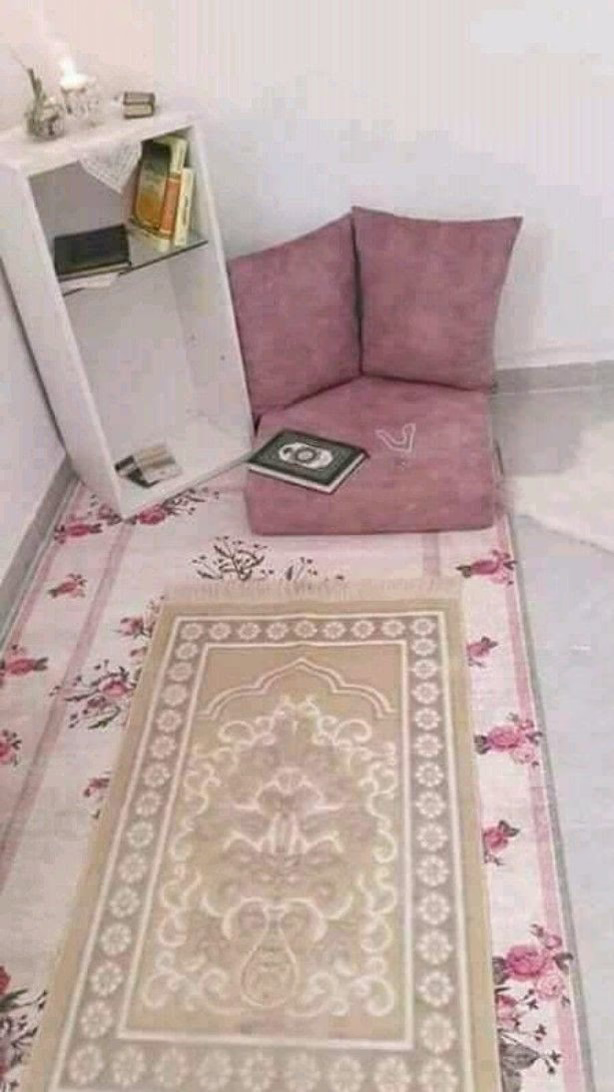 في ليلة الجمعة:
اللَّهُمَّ إِنِّي اسْتَوْدَعْتُكَ حَيَاتِي كُلَّهَا خَيْرَهَا وَشَرْهَا، يَارِبَ اجْعَلْ أَيَّامِي الْقَادِمَةَ رِضًا وَسَعَادَةً وَتَوْفِيقُ مِنْكَ يَا اللَّهُ ، يَارِبُّ أَخْرِجْنِي مِنْ حَوْلِي إِلَى حَوْلِكَ وَمِنْ عَزْمِي إِلَى عَزْمِكَ وَمِنْ ضَعْفِي إِلَى قُوَّتِكَ وَمِنْ إِنْكِسَارِي إِلَى عِزَّتِكَ وَمِنْ ضَيقٍ إِخْتِيَارِي إِلَى بِرَاحِ إِرَادَتِكَ، يَارِبَ اجْعَلْنِي اسْعَدْ خَلْقَكَ وَتَوَلَّنِي فِيمَنْ تَوَلَّيْتَ🌿♥️