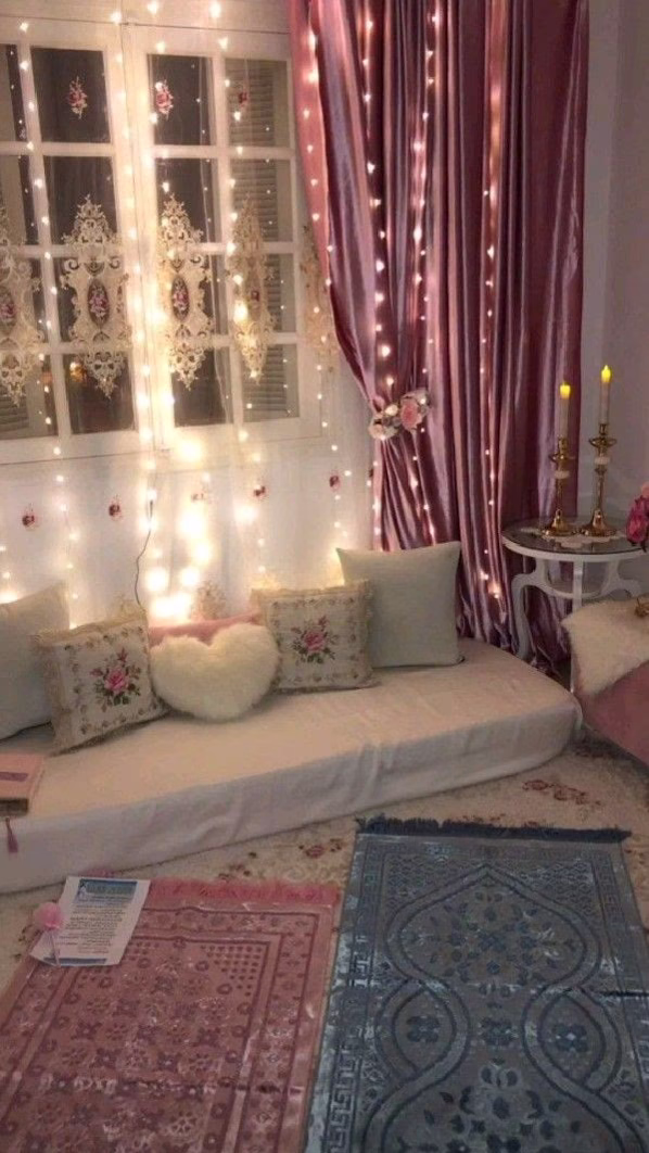أنًت المقصودُ بإذن الله ❤️
أحياناً يُرسل الله إليك لطُفه على هيئة رسالةُ أو آية تستمعِ لها أو تقرأها ، تُداوي الآمك وتجبر كسورك، في اللحظة المناسبة تحديداً حين كدتِ أن تقطعِ الرجاء ، غَمرتك رحماتُ الله من كُل جانب وخذ على سبيل المثال هذه الاية : 
‏"..قَالَ رَبُّكَ هُوَ عَلَيَّ هَيِّنٌ.. "❤️👌🏻