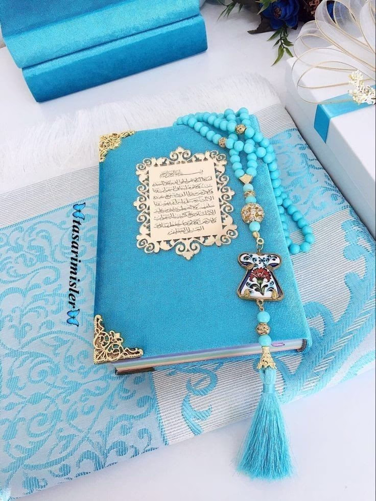"عِوَضُ اللهِ يَكُونُ حُبًّا وَطُمَأْنِينَةً؛ أَشْيَاءً لَا تُرَى لَكِنَّهَا تُضِيء. " 🤍🌻