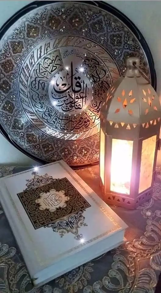 نستودعكَ أنفُسنا
فأرضينا بِأعظم مما تمنينا،
واجعلَ مِن نصيبنا كُل الخير الذي
يرضي قلوبنا ويرح بالنا،
فَنحنُ عبادك َالضُعفاء
ليسَ لنا سواك ولا سواك يعلم بِكُل ما يُخفى؛
فَ أرفق عليّنا دائمًا برحمةً وغُفران منك. 🤍