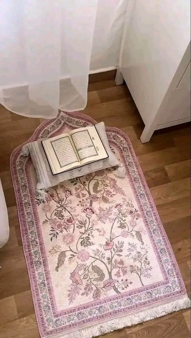 لونـى المفضـل وملجئـى الافضـل 🩷🩷🩷🩷🤍✨