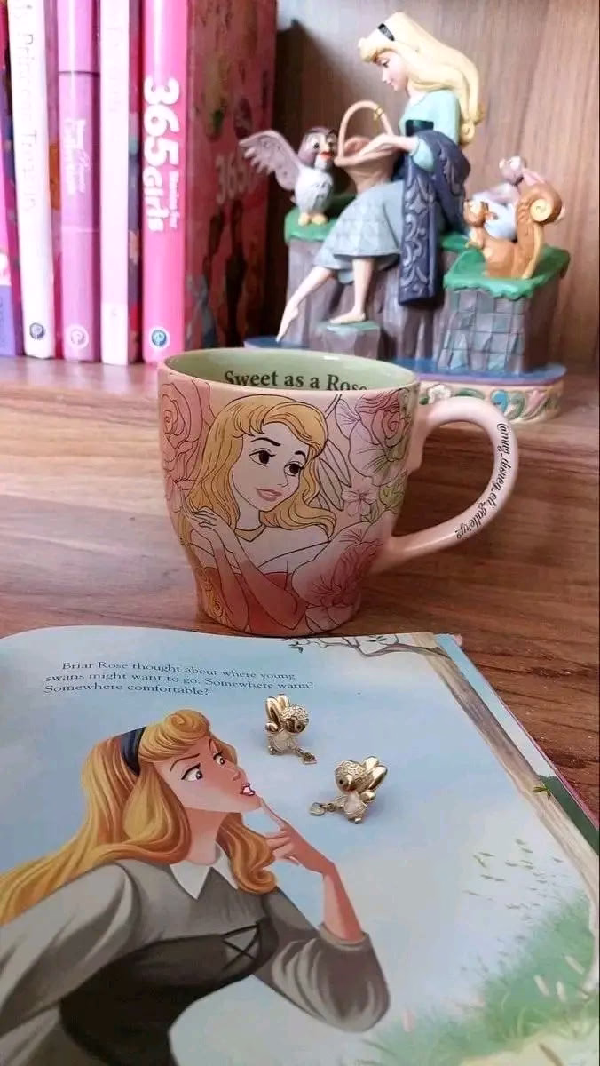 - حَياة ناعمِة ، وُديعَة ، تفيض دَلال .. آمين🩷🦋