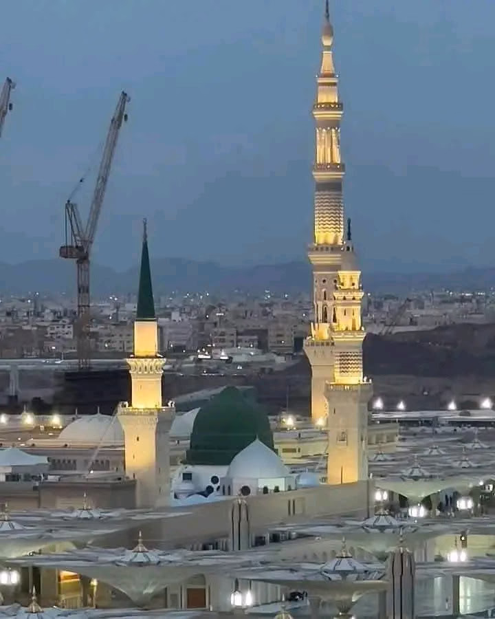 اللهم اجعلنا ممن اصطفيتهم لصلاة الفجر، 
فتنور وجوههم وتريح قلوبهم وتملأ البركة 
يومهم...اللهم اجعل لنا مع نسمات هذا الفجر رزقا وفرحا وعافيه ..
 يا رب الرِضا العميق، والطمأنينة الدائِمة، وقُوّة التوكل بِك،وجميل البشارات الآتية منك .. 
اللهم البشارات التي نحب والأيّام التي تسر والرحمات التي تتوالى والعافية التي ننعم بها واليقين الذي يريح القلوب ..
اللهم بُشرى تشبه الغيث وسعادة تملأ القلب وفرحة تمحو كل حزن .. و فرج لكل صابر .. 
اللهم شفاء لكل مريض .. وتحقيق لكل أمنية .. ورحمة لكل ميت .. و استجابة
 لكل دعاء ..  
اللهم اغفر لى ولوالدي كما ربياني صغيرا
وللمؤمنين والمؤمنات  والمسلمين والمسلمات الأحياء منهم والأموات برحمتك يا ارحم الراحمين .. 
اللهم صل وسلم على نبينا محمد
والحمدلله رب العالمين ♥️♥️♥️🌙