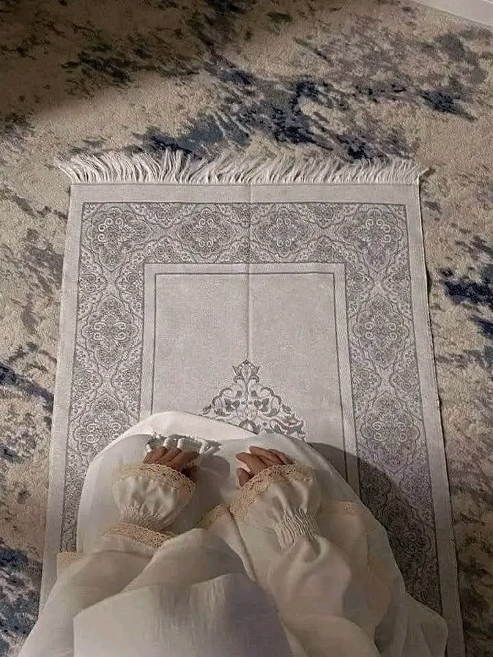 فـي الليـل نـعود لأرواحـنا ،لأنفسـنا ،وللأشـياء التي نُحـب ..✨🤍😌!