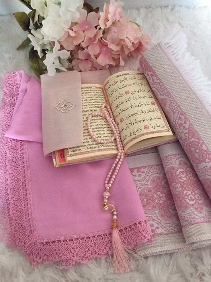 اللـهُــــمَّ صبـاح تُصاحبّـه المسّـرات  والرضا من كل جهة، ربَّنا عليك توكلنا فأرضنـا وأكفنـا بِـك يا اللـّٰـه 🍃⠀⠀‎ 
صباح الخير