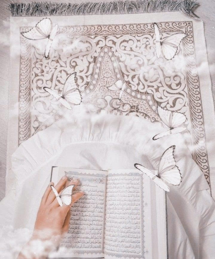إن وجدت شيئًا جميلاً في الآخرين أخبرهم.... 
قد يستغرق من وقتك ثانية.. 
لكنه يبقى عالقًا في ذاكرتهم طول العمر🤍