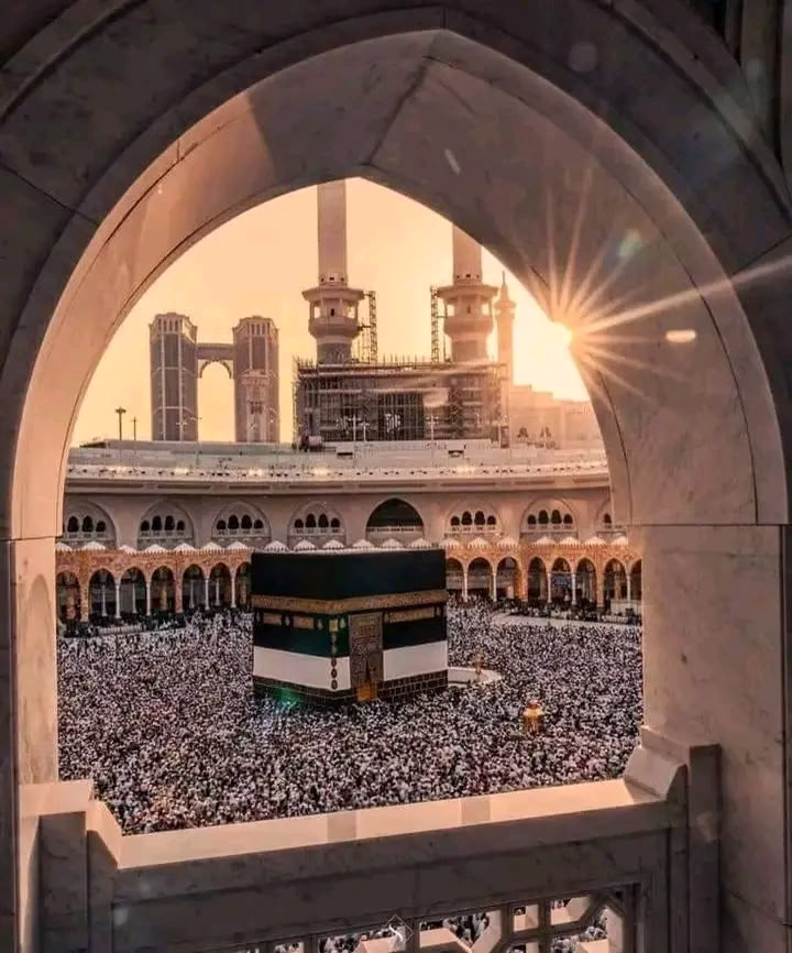 "اللّهُمَّ مَكَّةَ، وَنَحْنُ فِي عِزِّ شَبَابِنَا."🤲🏻🤍💚