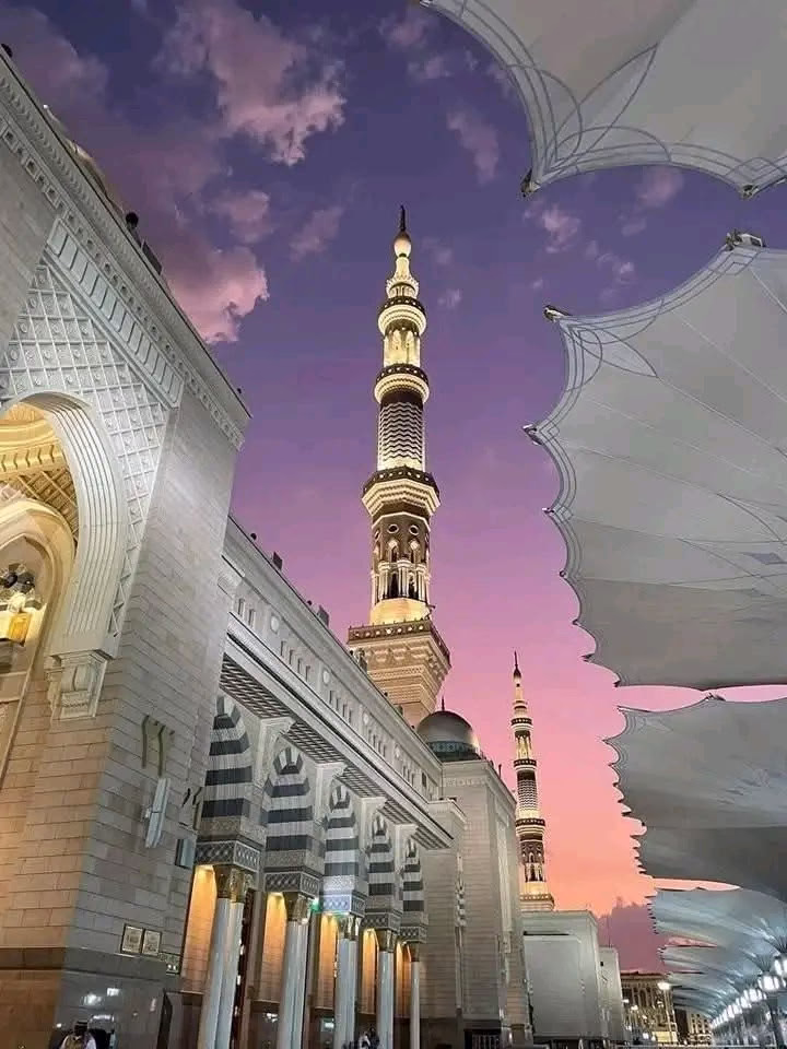 " زيِّنو ليلة الجمعة ، بالصلاة على النَّبِيِّ ﷺ ♡゙