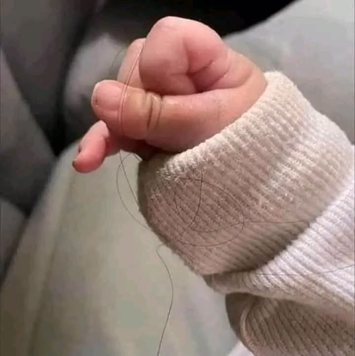 و بعدها ينظر إليكي بكل براءة وكأنه لم يفعل شئ