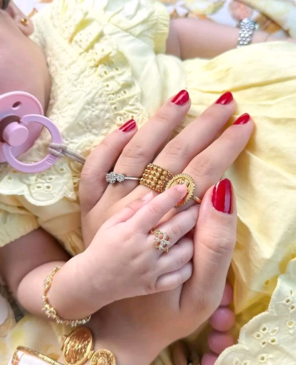 والآن أصبحت لي صديقة تلازمني في كل وقت، وكل مكان .♥️👼🏻
