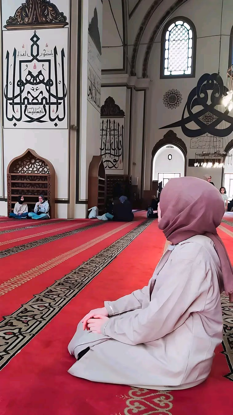 "اللَّهُمَّ إِجْعَلْنَا أَسْعَدَ خَلْقِكَ وَأَقْرَبَ عِبَادِكَ إِلَيْكَ، اللَّهُمَّ إِغْفِرْ لَنَا مَا مَضَى وَأَصْلِحْ لَنَا مَا بَقَى وَاكْتُبْ لَنَا رِضَاكَ وَعَفْوَكَ وَالْجَنَّهْ."
☘︎◡̈⃝🌻