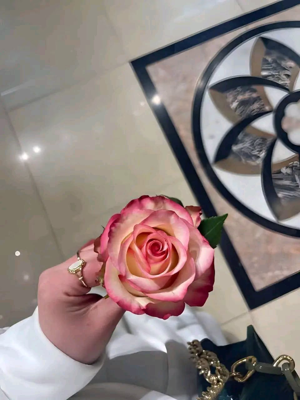 "أُحِبُّ حَقِيقِيَّتِي ، أَثِقُ فِيهَا وَلَا أَسْتَطِيعُ إِخْفَائَهَا."🩷