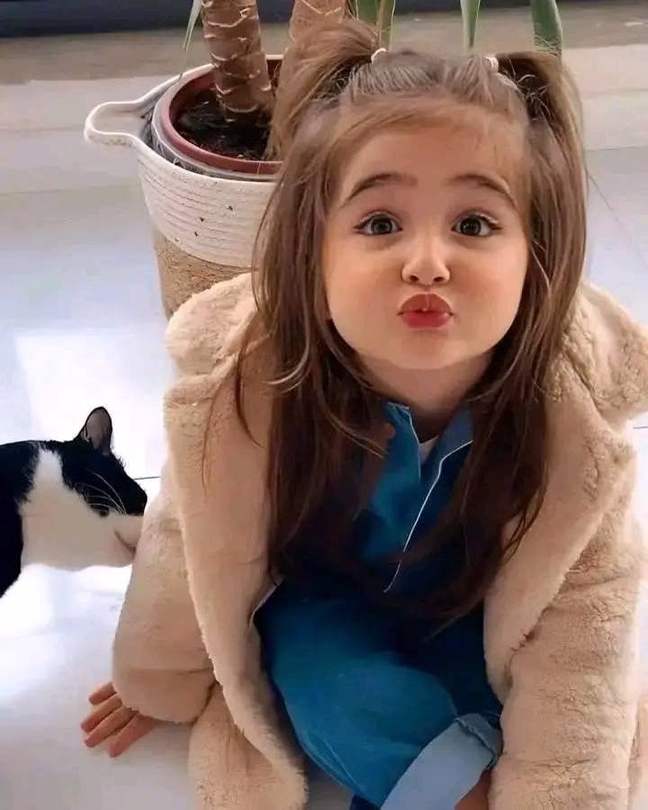 حاول أن لا تكون متعلقًا إلا بالله ، فكل شيء ستتعلق به سيؤذيك يومًا ما .. 💙