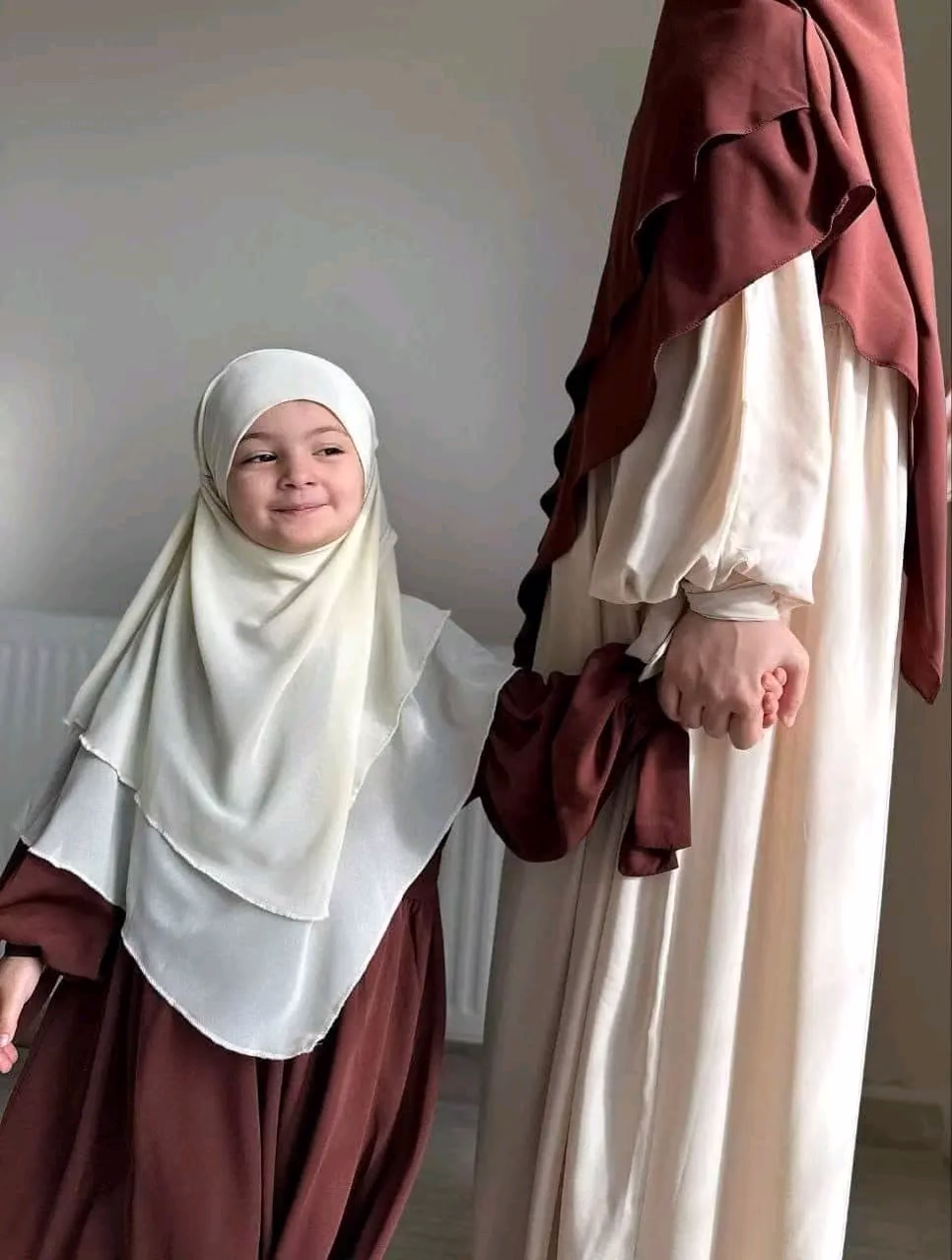 وُجوهٌ يَومَئِذٍ نَاضِرةٌ(٢٢)إِلَي رَبِهَا نَاظِرة(٢٣)

"فَاللهَّمُ ونَحنُ🥹💕) "•.
