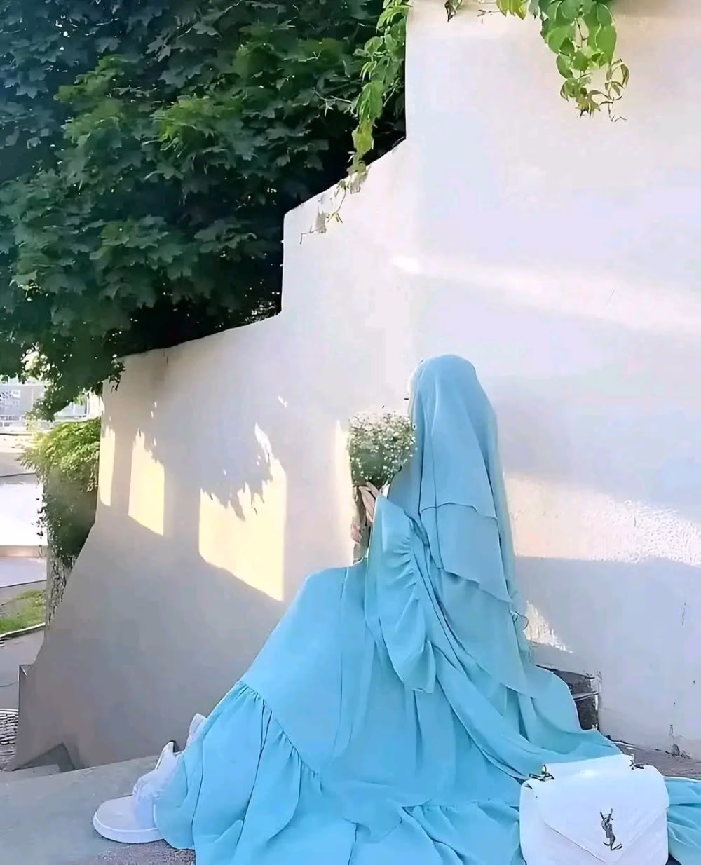 "اللَّهُمَّ اجْعَلْنَا مِمَّنْ يَأْتُونَ إِلَيْكَ بِالدُّعَاءِ، فَتَأْتِي إِلَيْهِمْ بِالرَّحْمَةِ وَالِاسْتِجَابَةِ."
☘︎◡̈⃝🌻