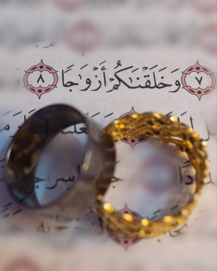 ادعُ لمن تحب إن لَم تجده، علَه فِي كربٍ لستَ تعلمهُ، واعذُره إن رأيتَه يومًا شخصًا غَير الذِي كُنت تعرفهُ، فالحُزن إن تمكَّن مِن قلبٍ يا صاحِبي غيَّر كُل شيءٍ عدا أصل صَاحِبهُ..