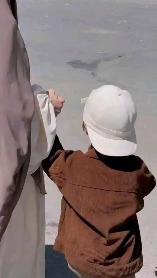 اللهم اجعله حـسن الخَلقِ و الخُلق 
قـوي الدين و البدن ♥️❤️
سعيد الدنيا و الآخرة و قر عيني به 
واجعله جابراً للخواطر وارسل لـه مـن يجبر خاطره
وعلمه الرشد و الصواب و الحكمة و فَصل الخِطاب 
وارزقه الصحبة الصالحة
وأبعد عنه من لا يوجد في قلبه خير لـه
وأعني على تربيته على ما يرضيك 🤲🏻🩷🌸🫀ツ❥
