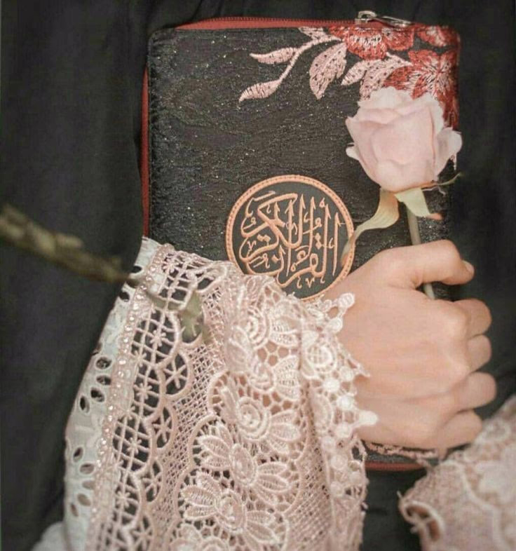 اللهم استودعتك حياتي خيرها وشرها واجعل أيامي القادمه رضا وسعادة وتوفيق منك اللهم أخرجني من حولي إلى حولك ومن عزمي إلى عزمك ومن ضيق اختياري إلى براح إرادتك واجعلني اسعد خلقك وتولني فيمن توليت وسخر لي عبادك الطيبين.