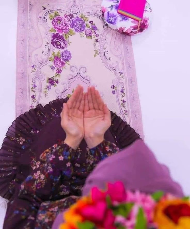 مــن ظــنَّ بِالله خــيــراً ، فــلــن يُـخـيِّــب الله ظــنَّــه ، ومــن شــكــرَ الله عــلــى نِــعــمـــةٍ ، زادهُ الله مِـــن فــضــلــه ، ومــن تــوكَّــل عــلــى الله فــهــو حــســبــه🫀🌸