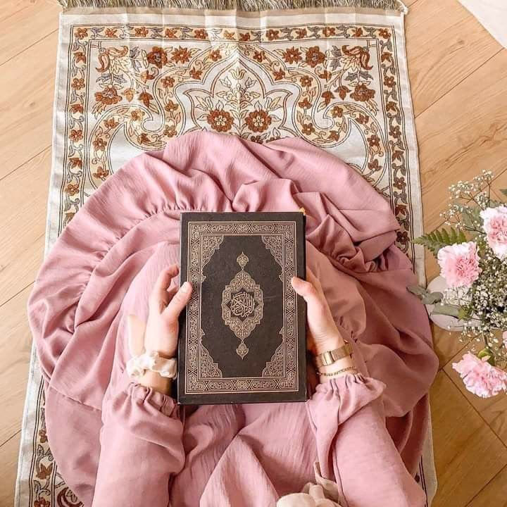 ما بعد مُنتصف اليل ، هُنالكَ من يخلُد للنوم ، وهنالك من يدرس بجدٍ لتحقيق اهدافهِ ، وهُنالكَ المُتزوج ، و الغارمون ، الأ انتَ ! تستقبل الصدّمات في كُل مرةٍ ، موجودً في ذالكَ الطريقْ المُعتم ، وانتَ جالس تُفكر ماذا حصل ؟ ما الذي جرّى لكَ لتصبح هكذا ؟ بالرغم من الدروس الماضية لكنكَ إلى هذه اللحظةَ تتعلم وتستقبل الصدمات ، في كُل يومٍ جديد تضهر لكَ ندبه صغيرًا في داخلكَ ، تُحرقكَ ، تنهشكَ ، تُدمركَ ، تُسقطكَ "