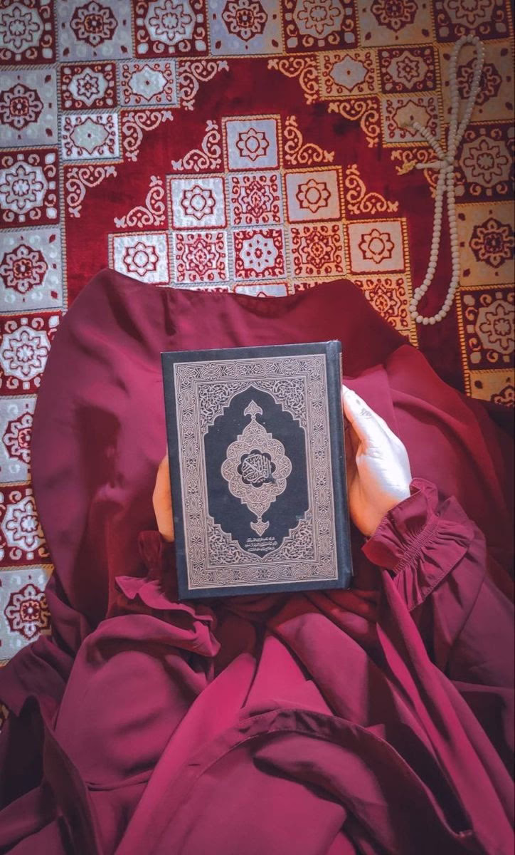 "إني أَُجْــاهِــدُ بِالــدُّعاءِ بحُرقةٍ
وَبِدَاخِلِي ظنٌّ بِــرَبِــي لا يَخيبْ

حَسبِي بِأَنِّي قَد سَأَلْتُ لِحَاجَتِي
ربًا يُطمئِنُ مَن دَعَا: إِنِّي قريب ".🫀🌸