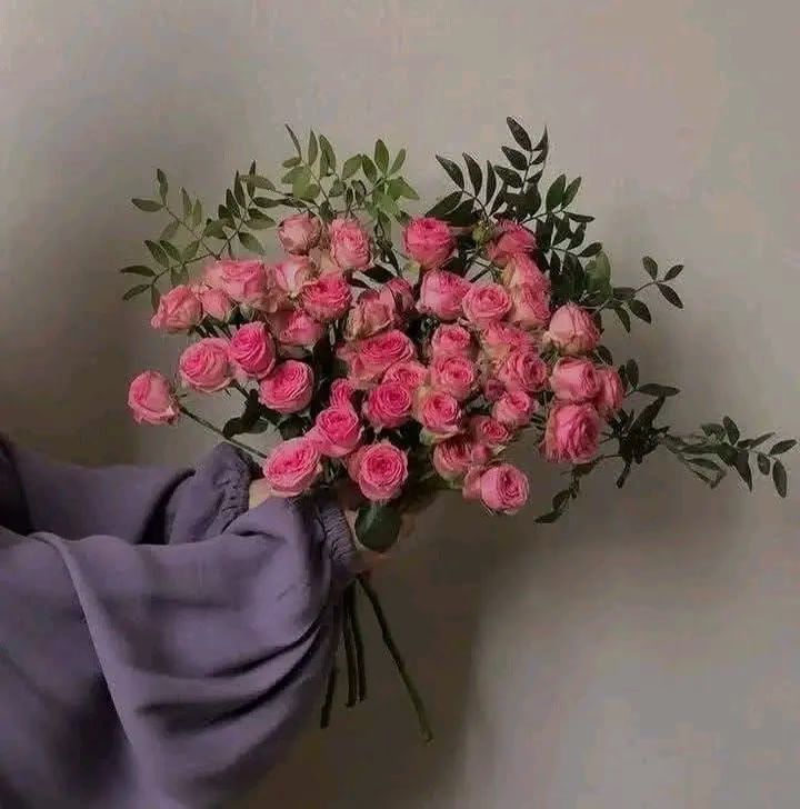 *إن الله عِنده عِلْم الساعةِ وينزّل الغيثَ ويعلمُ مَا في الأرحام وما تدرى نفسٌ ماذا تڪسبُ غداً وما تدرى نفسٌ بأي أرضٍ تموتُ إن الله عليم خبير🩷".*