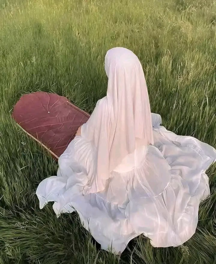 *عـنـدما تـعـطـي الـصـلاة المـكـانـة الأولـى 👌🏻🕋♥️

فـي حـيـاتـك كـل الأمــور الـبـاقـيـة تـأخـذ أمـاكـنـهـا 🕊️💜

الـصـحـيـحـة تـلـقـائـيـاً🎀👑.*