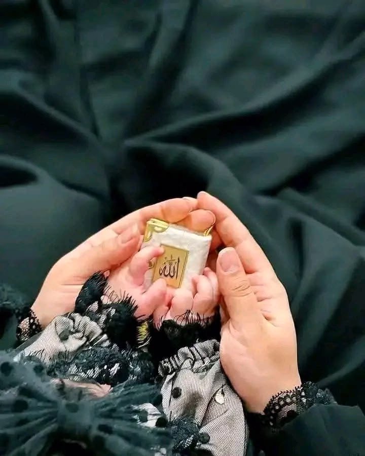 "رَدِّدْهَا الْآنَ اللَّهُمَّ لَا تَحْرِمُنِي مِنْ خَمْسٍ، سَتَرُكَ، وَعَفْوُكَ، وَرِضَاكَ، وَحُسْنُ الْخَاتِمَةِ، وَالْجَنَّةُ."🖤
👑