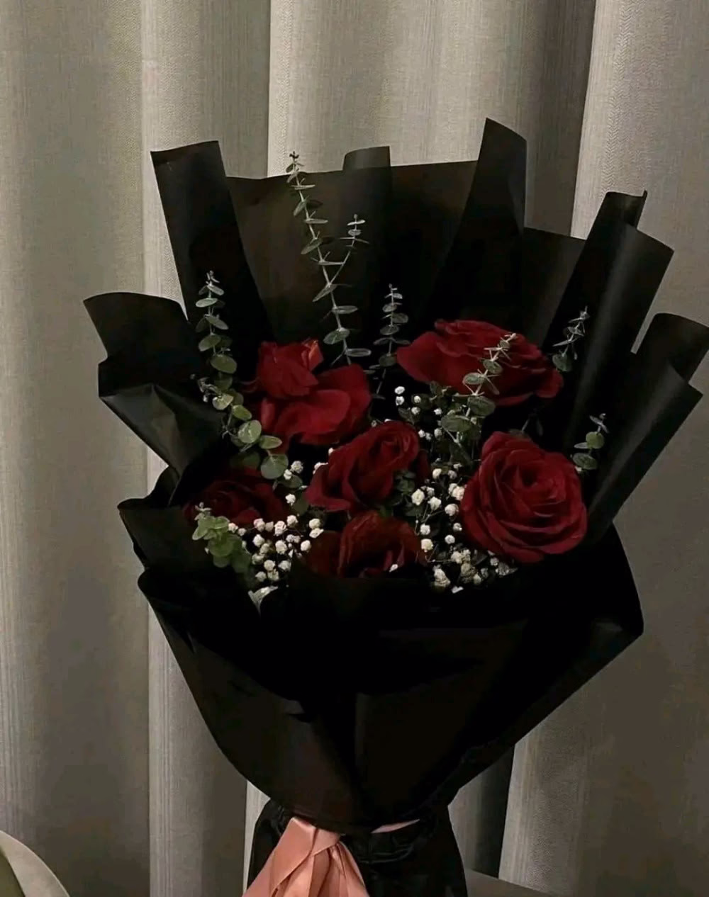 " الإنسان يُشبه ما يُحب وأنا أحب الورد"✨
Flowers bouquet 💐