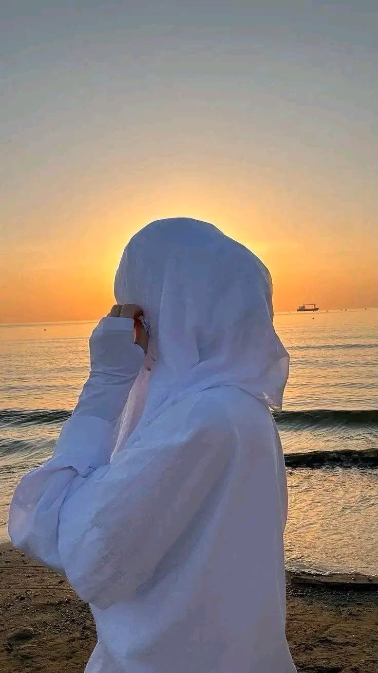 ‏"أيخذلُ صَابراً ؟!
حاشاهُ ربي.. 
﴿إِنَّمَا يُوَفَّى الصَّابِرُونَ أَجْرَهُمْ بِغَيْرِ حِسَابٍ﴾.🩷🤏
