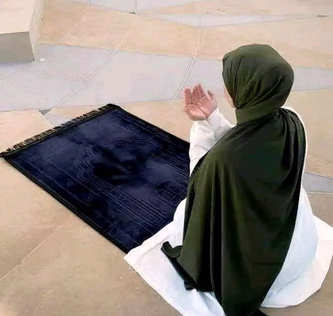 "دَائِمًا اسْتَبْدِلْ كَلِمَةَ "يَا لَيْتَ" بِكَلِمَةِ "يَا رَبِّ"؛ لِتَعْلَمَ أَنَّ اللَّهَ قَادِرٌ عَلَى تَحْوِيلِ مَا تَتَمَنَّى إِلَى حَقِيقَةٍ؛ لِأَنَّكَ أَحْسَنْتَ الظَّنَّ فِيهِ."🌸🤲💯
.   ꧁♕꧂ ◡̈⃝🌻
