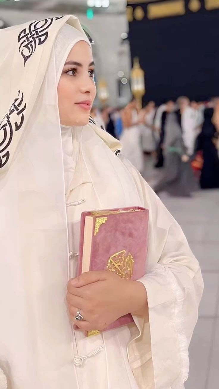 2025
يارب تڪون أحسن وأحن سنة في حیاتي ، يارب اجعلها سنة العوض عن كل ما مرّ بنا🤎ديسمبر آخر شهر بالسنه
المعروف بشهر الخذلان
طمنوني عن قلوبكم ؟.