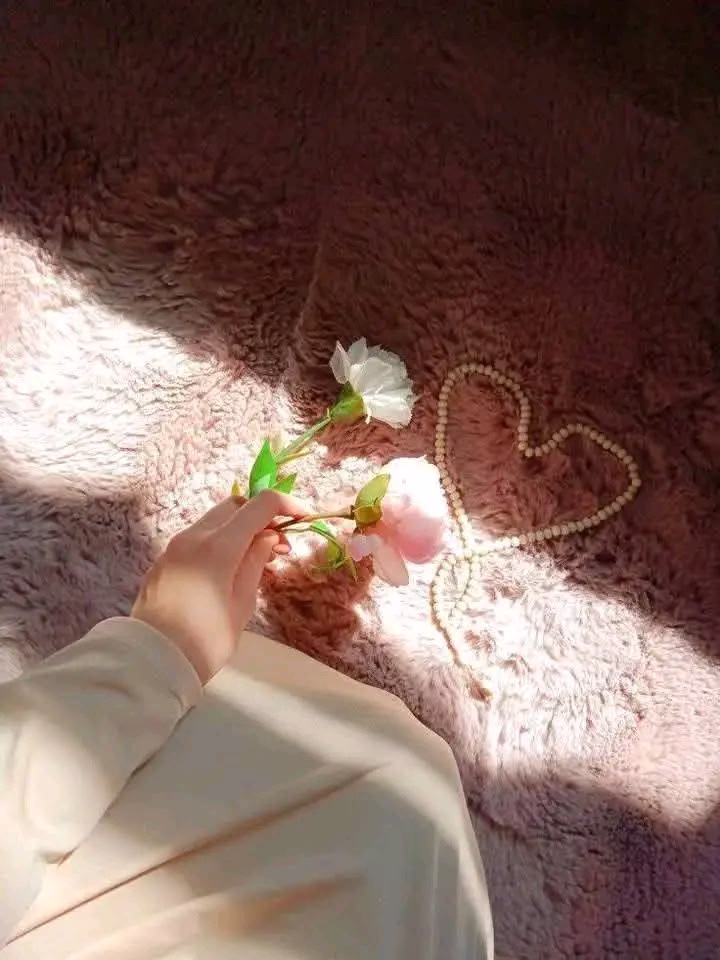 "يَا رَبٌّ فِي صَبَاحِ هَذَا اَلْيَوْمِ وُكِّلَتْكَ أَمْرِي، وَاسْتَوْدَعَتُكُ هَمِّي، فَبُشِّرَنِي بِمَا يَفْتَحُ مَدَاخِلَ اَلرِّضَا وَالسَّعَادَةِ فِي قَلْبِي." 🥺❤️‍🩹