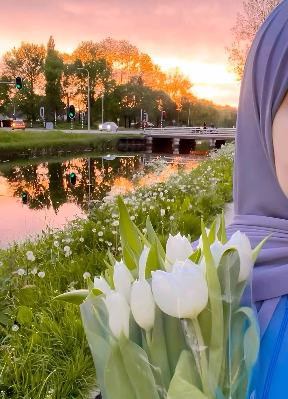 "أڪرَمَوْا مَنْ تُحِبُّوُنَ بِڪلِمَاتٍ جَمَيلَةٍ، وَأَفْعَالٍ أَجْمَلُ، أَرْوٌاحُنَا خُلِقَتْ لِفَتْرَةٍ مِنْ الزَّمَنِ وَ سَتَرْحَلُ."🧡
#يارا