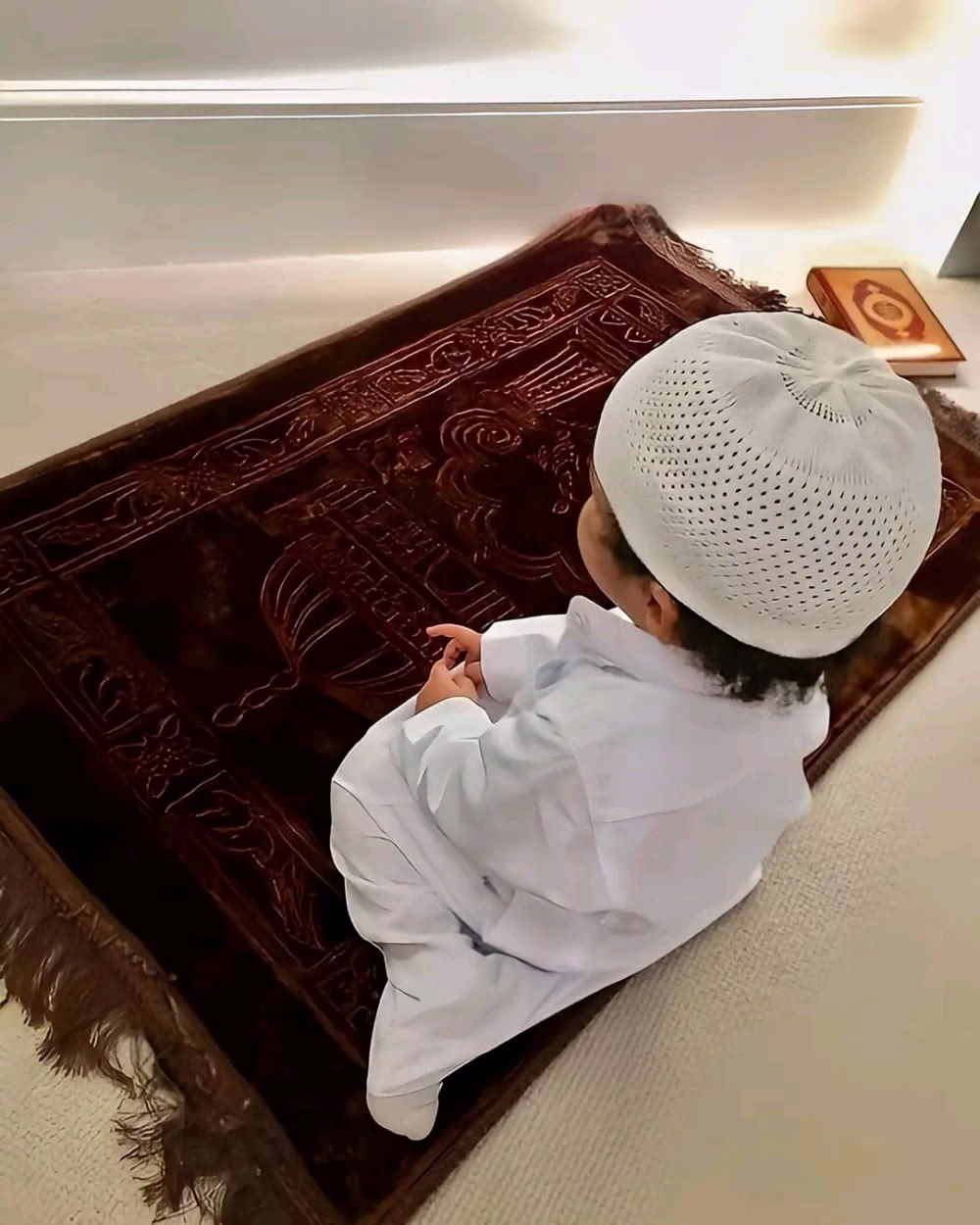 "أعظَمُ إنجَازٍ يُمكِنُ أنْ تَسعىٰ المَرأةُ لِتَحقِيقِهِ، هُوَ بِناءُ بَيتٍ مُسلِمٍ، وَتَربِيَة ذُرِّيَّةٍ صَالِحَةٍ."💙