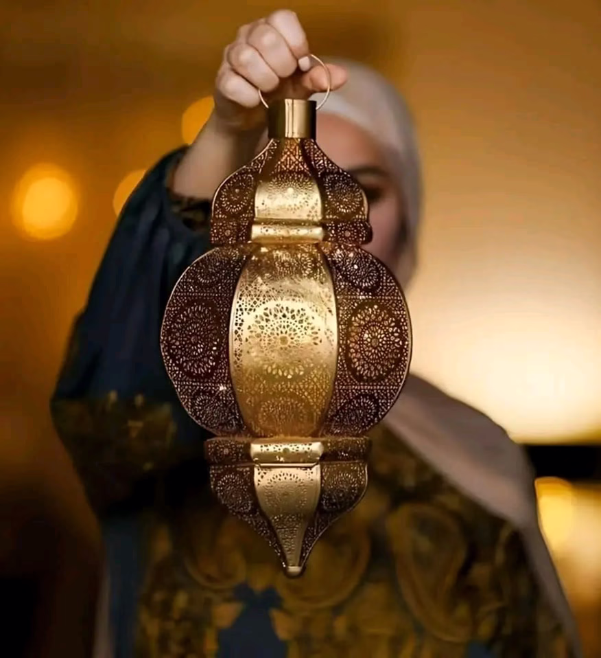 "عَسَى أَنْ يَأْتِيَ رَمَضَانُ مُحَمَّلًا بِإِجَابَةِ دَعَوَاتِنَا، أَنْ نَجِدَ مُرَادَنَا فِيهِ، وَأَنْ يَكُونَ شَهْرَ جَبْرِنَا."🤲💟❤️‍🩹
 ✨☁️