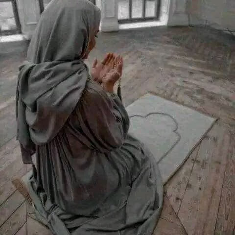 اخر خميس فى هذا العام 🕊
اجعلها يا الله خاتمة للهموم والأحزان والألم 
وبداية للسعادة والفرح والبشائر وتحقيق الأمنيات 
اللهم ارزقنا فرحة لا تسعها الدنيا ومن عليها 
وعوضأ بما هو خير لنا و أرزقنا اللهم حظآ 
تدمع أعيننا فرحآ به 🤍🤲🏻