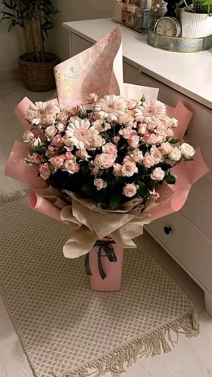 اللهم في يوم  الجمعة.🌸🌱
 اجعلنا ممن أصْلَحْتَ قَلْبَه؛ وألهَمْتَه رُشْدَه؛ ويَسَّرْتَ له أمْرَه ؛وَسَتَرْتَ عَيْبَه ؛وَغَفَرٰتَ ذَنْبَه ؛وَرَضِيت عنه ؛وفَرَّجْتَ هَمَّه ؛وَشَافَيْتَه وَعَافَيْتَه أمِين يَارَبَْ الْعَالَمِين .
رب اغفر لي ولوالدي رب ارحمهما كما ربياني صغيرا... 
طابت جمعتكم بذكر الله...🌸🌸