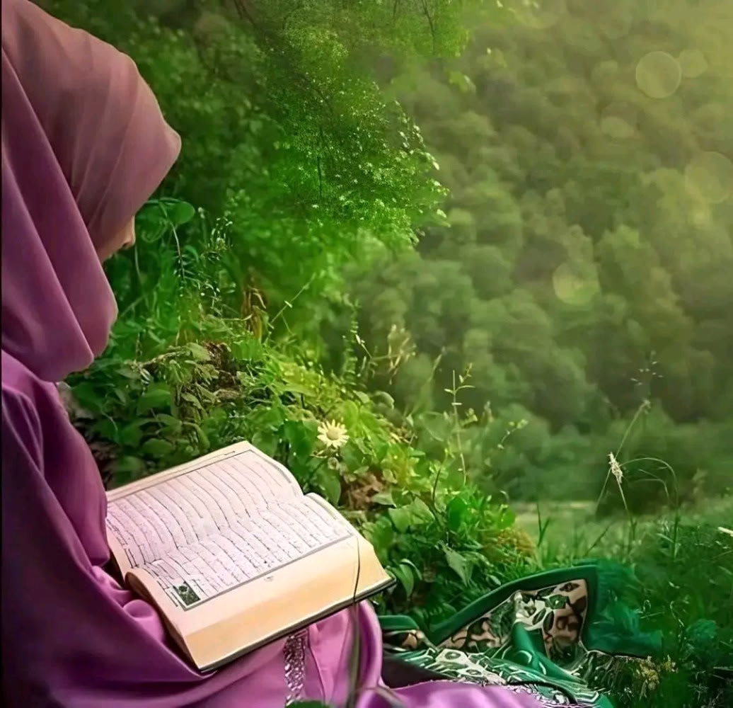 -أَجْمَلُ مَاقِيلَ فِي الْمُوَاسَاةِ: 
"كُنْتُ أُخِيّطُ جُرُوحَ قَلْبِي بِالْقُرْآن."🥹❤️‍🩹
ياراツ❥